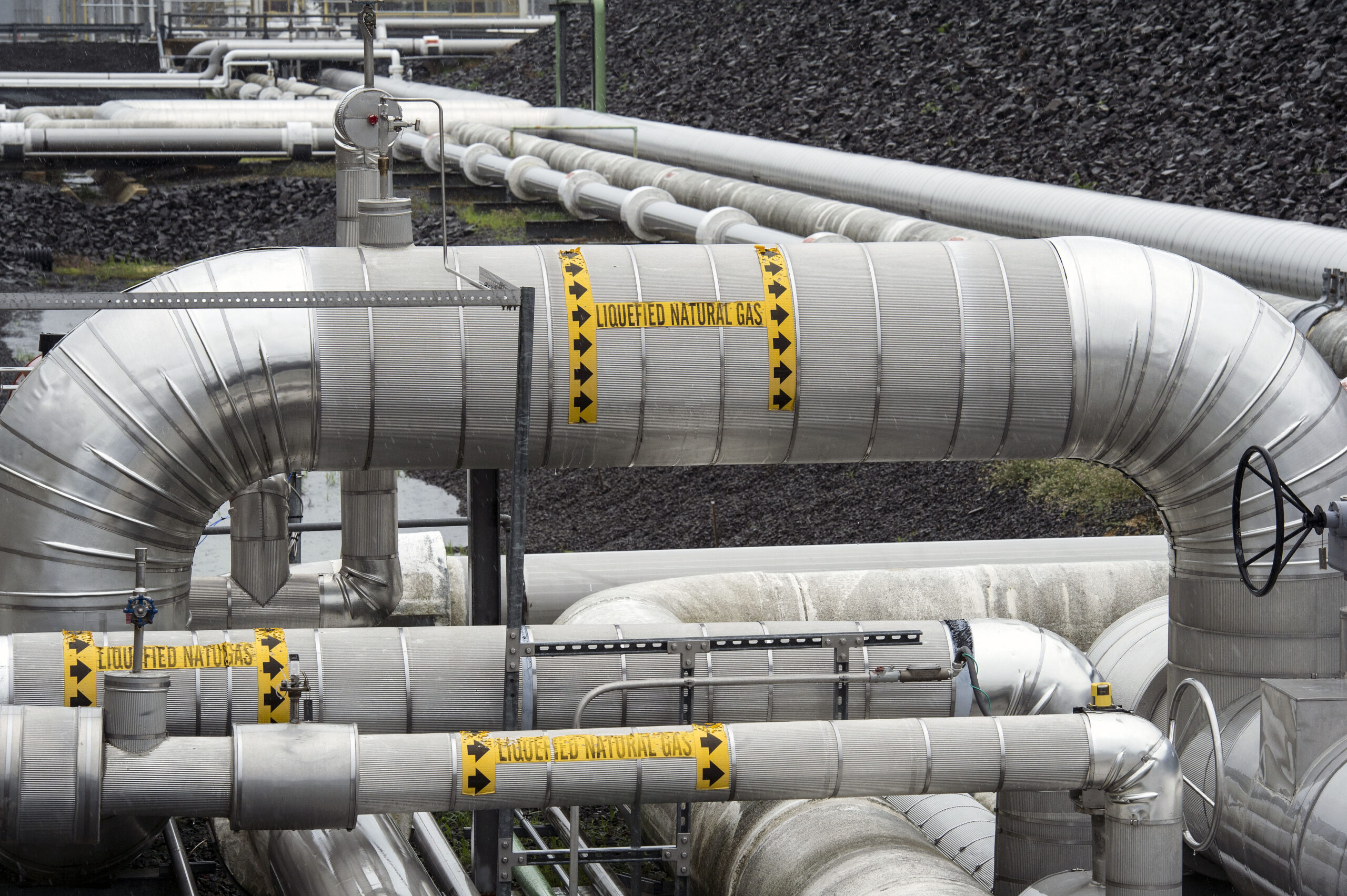 Feds set to approve first natural gas export facility to Asia