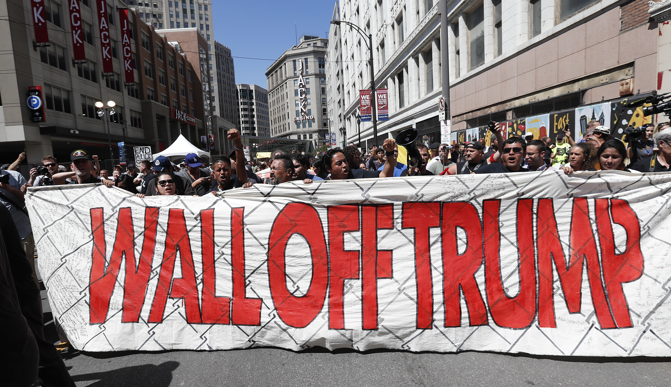 Exit poll: Majority of voters oppose border wall, support path to citizenship