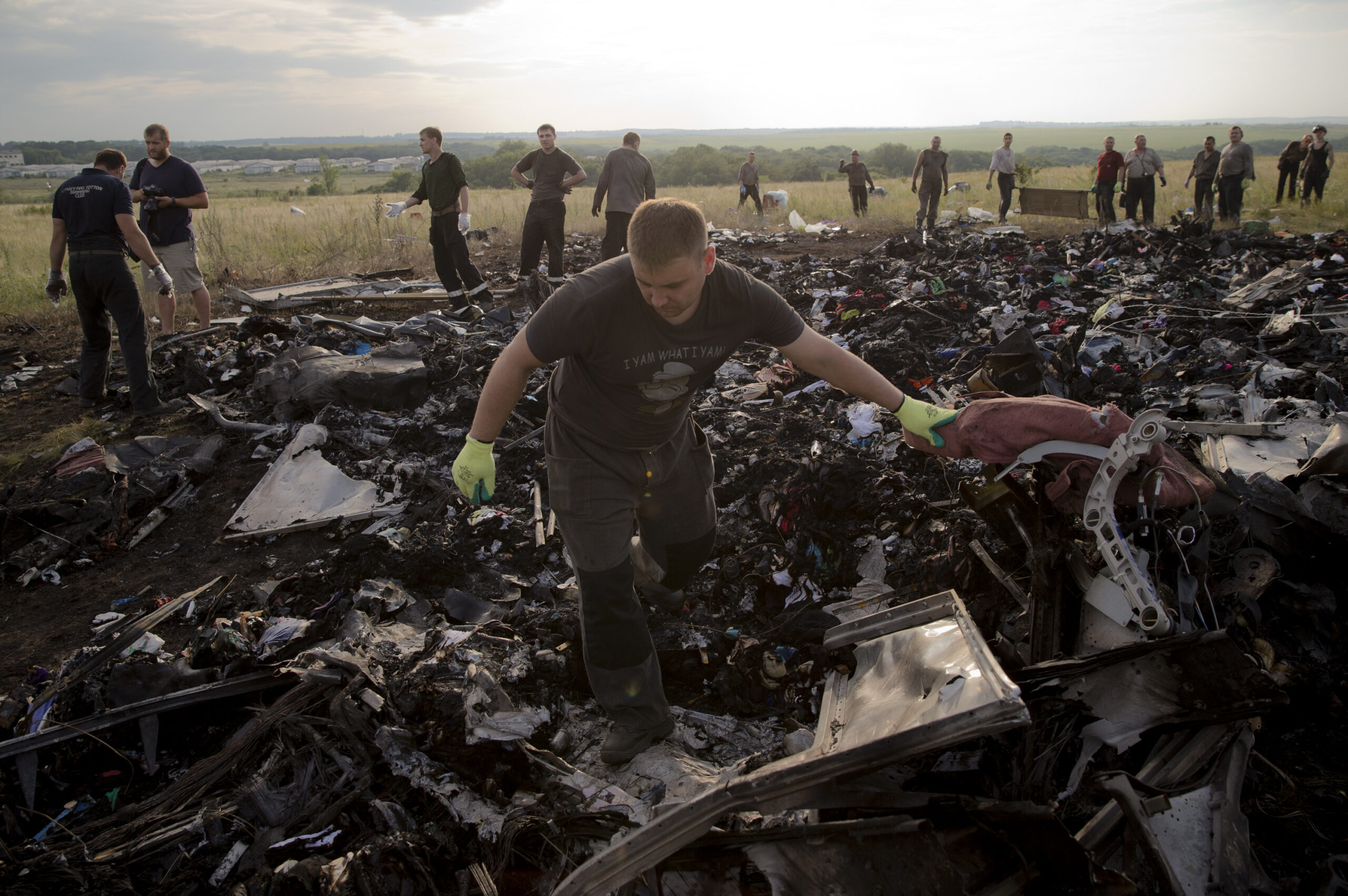Cameron demands Russia cease support for rebels