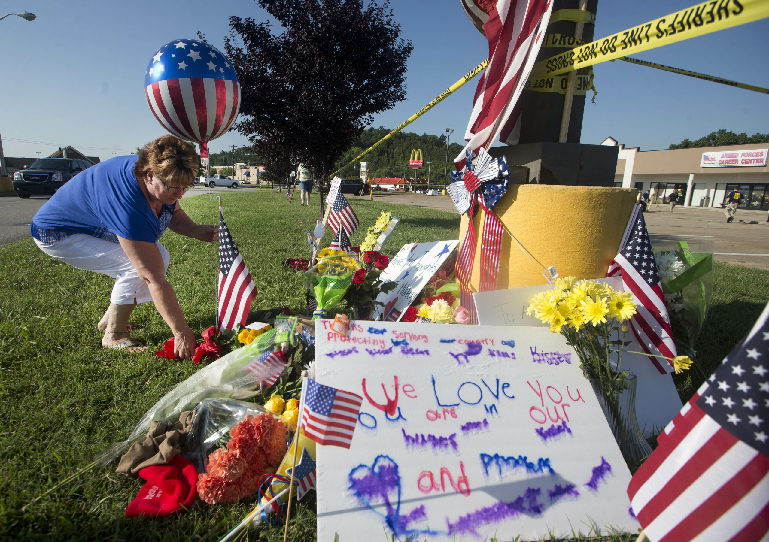Sympathizers flood Twitter with praise for Tenn. gunman