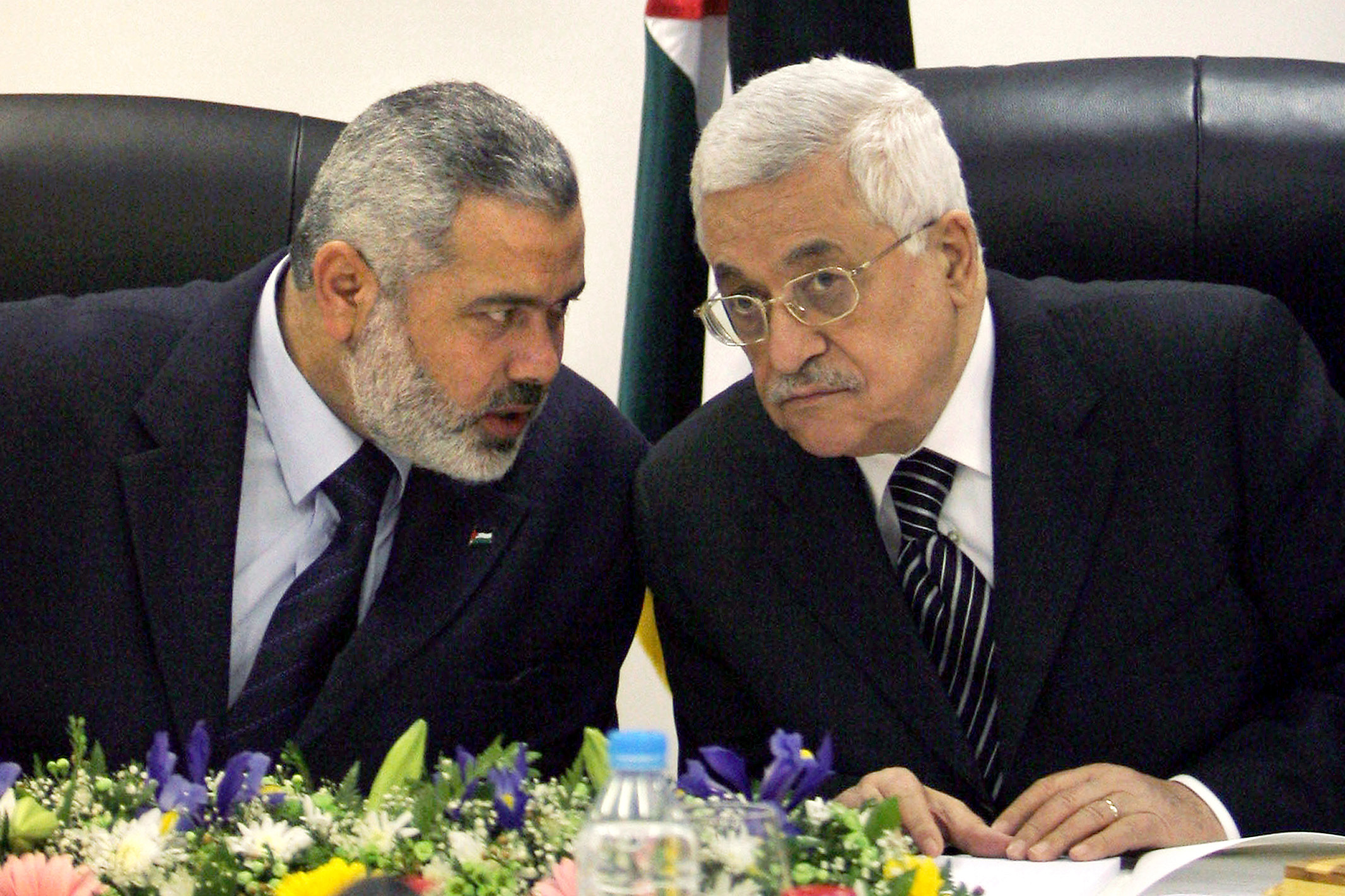 Palestinians form unity Cabinet amid Israel threat