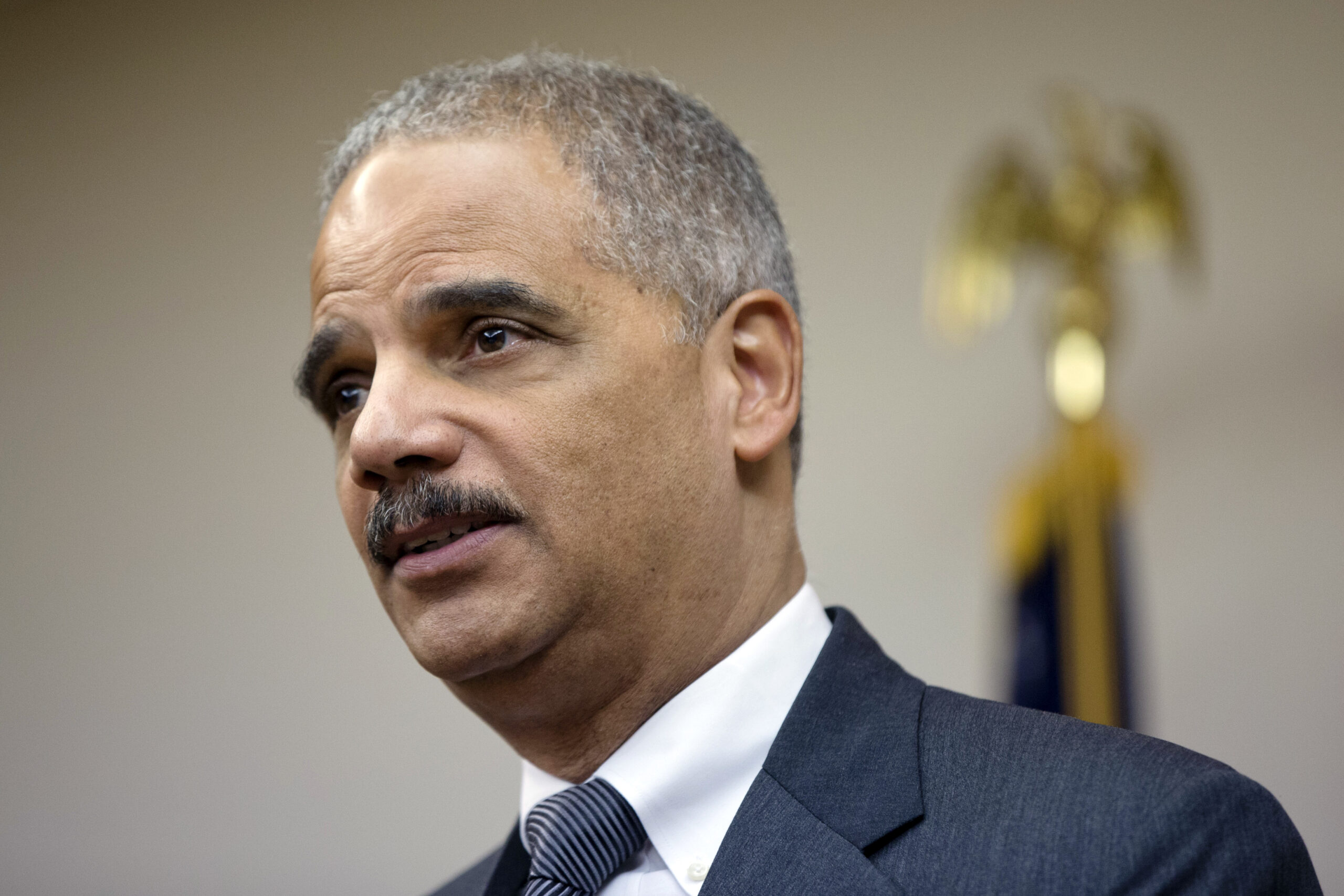 Drug crimes: Eric Holder backs more discretion for judges