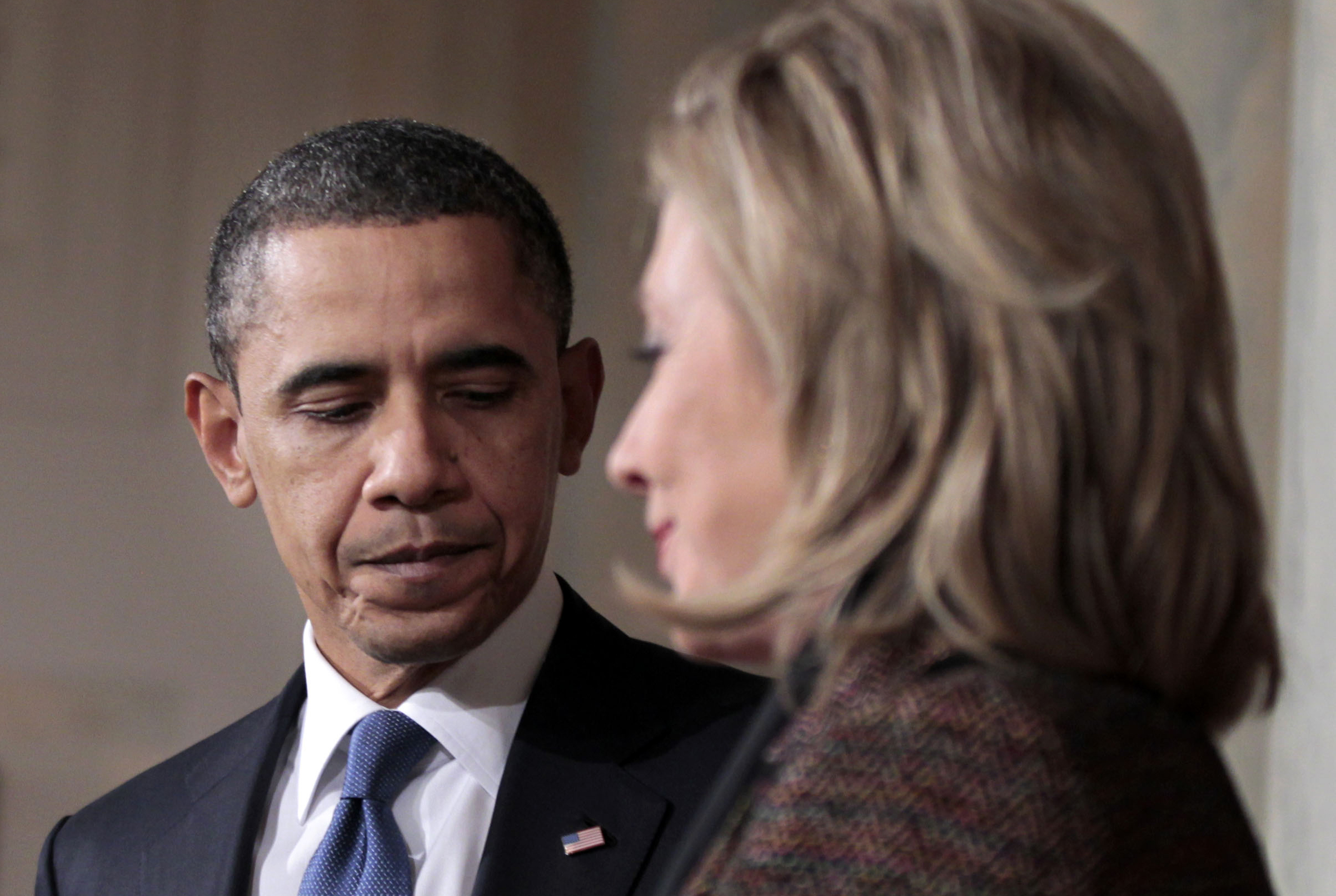 Obama doesn’t expect Clinton apology over emails