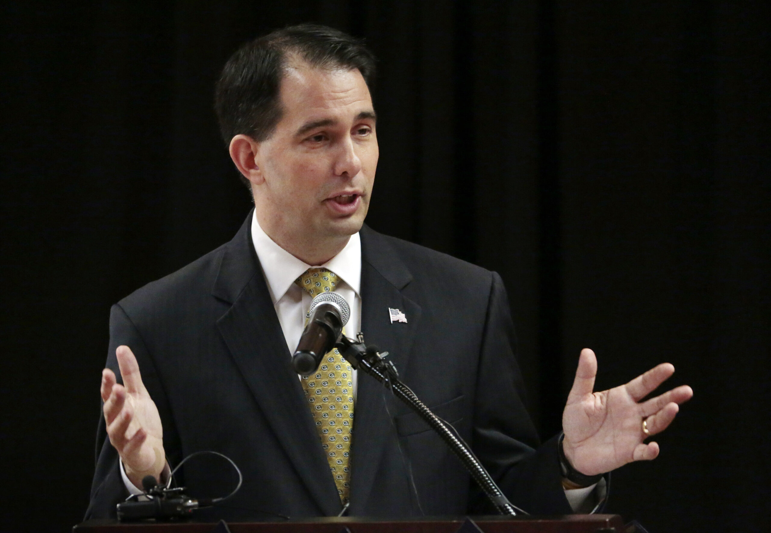 Walker refuses to defend ex-2016 campaign manager