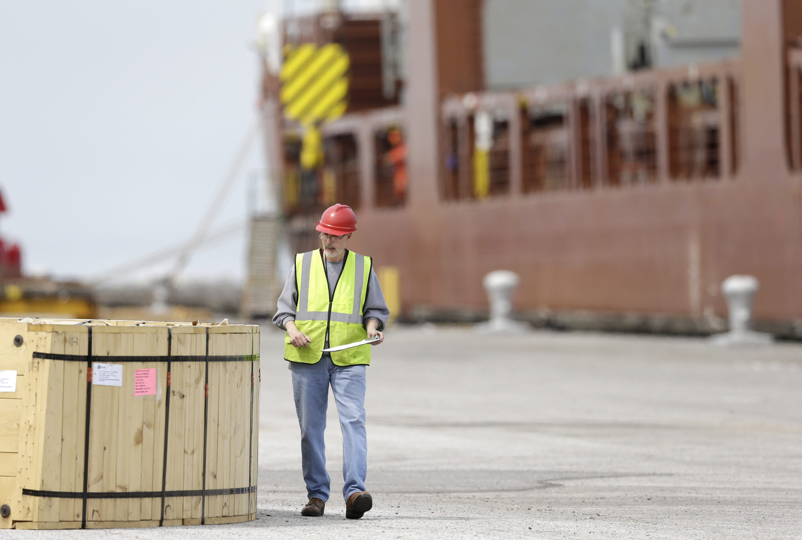 US trade deficit drops to $44.4 billion in May