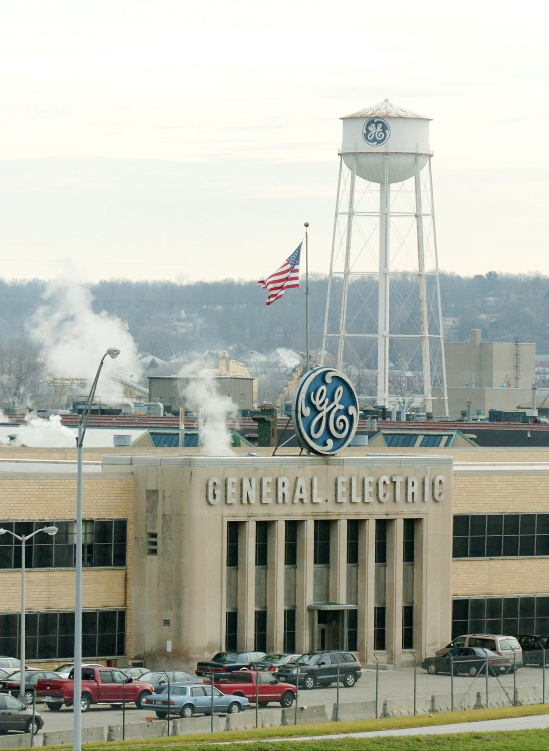 General Electric to shrink its financial arm for less regulatory scrutiny