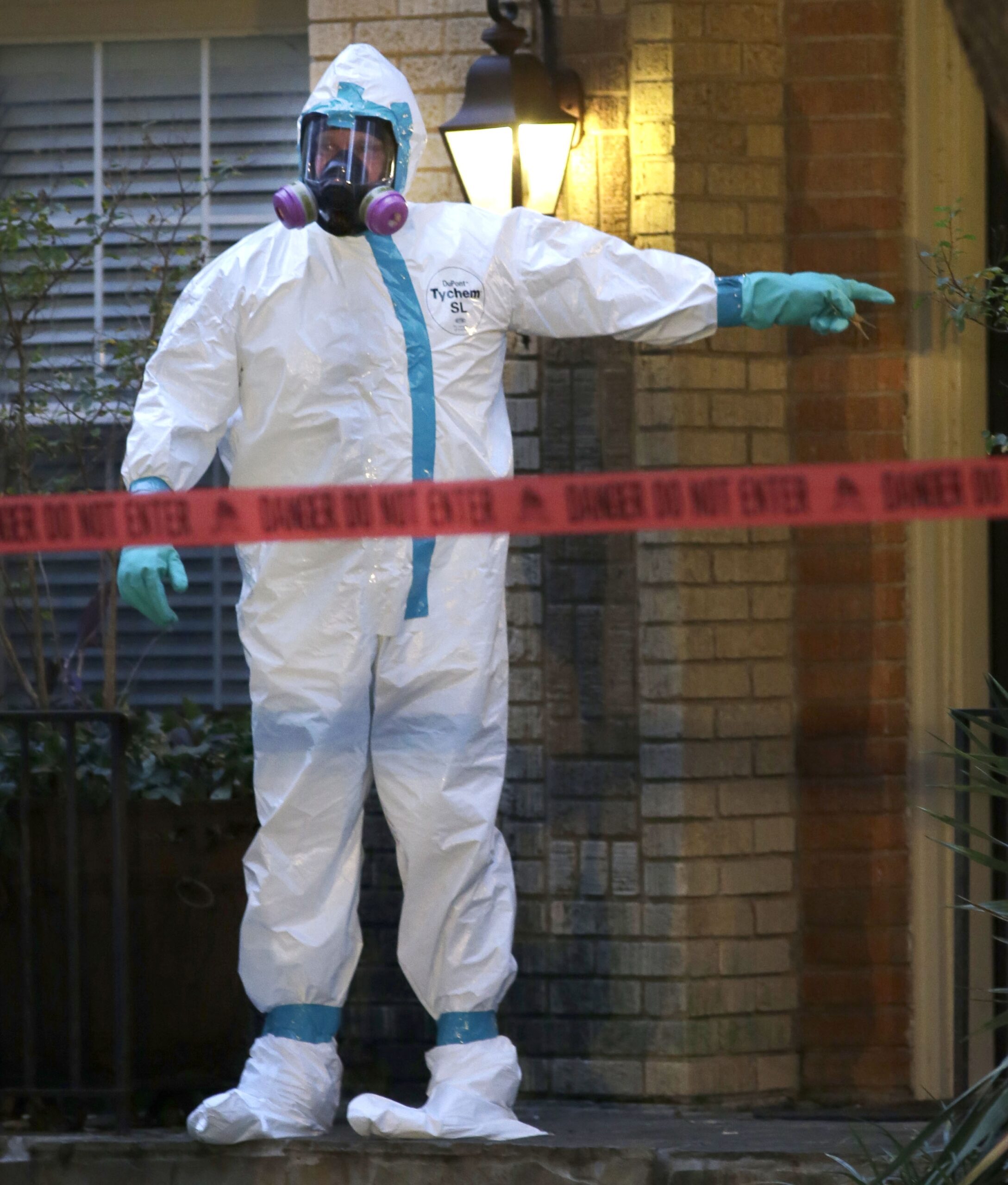 Health care worker catches Ebola from man who died