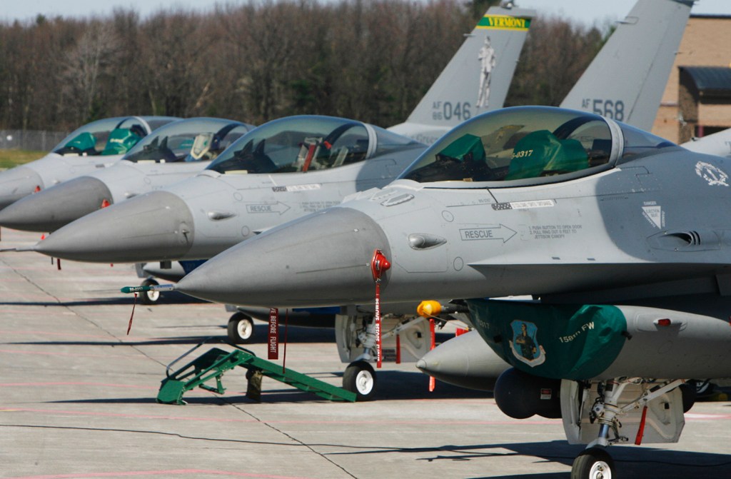Two F-16s collide over Georgia, both pilots safe