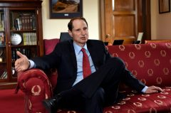 After OPM hack, Wyden takes aim at intel agency