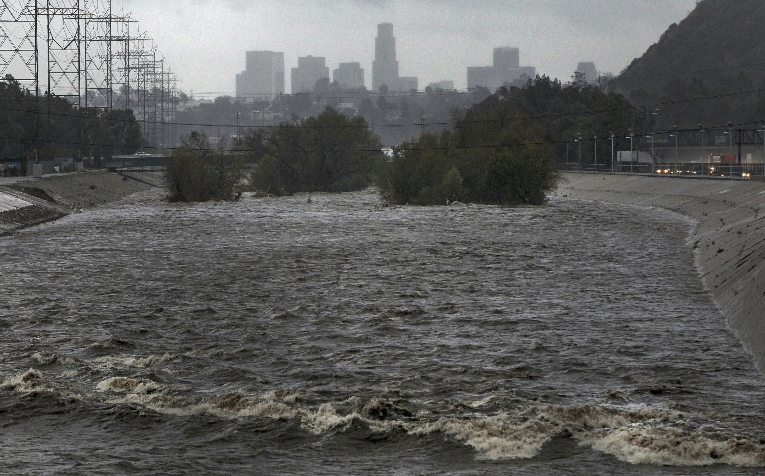 Los Angeles mayor pushes for $1 billion river renovation