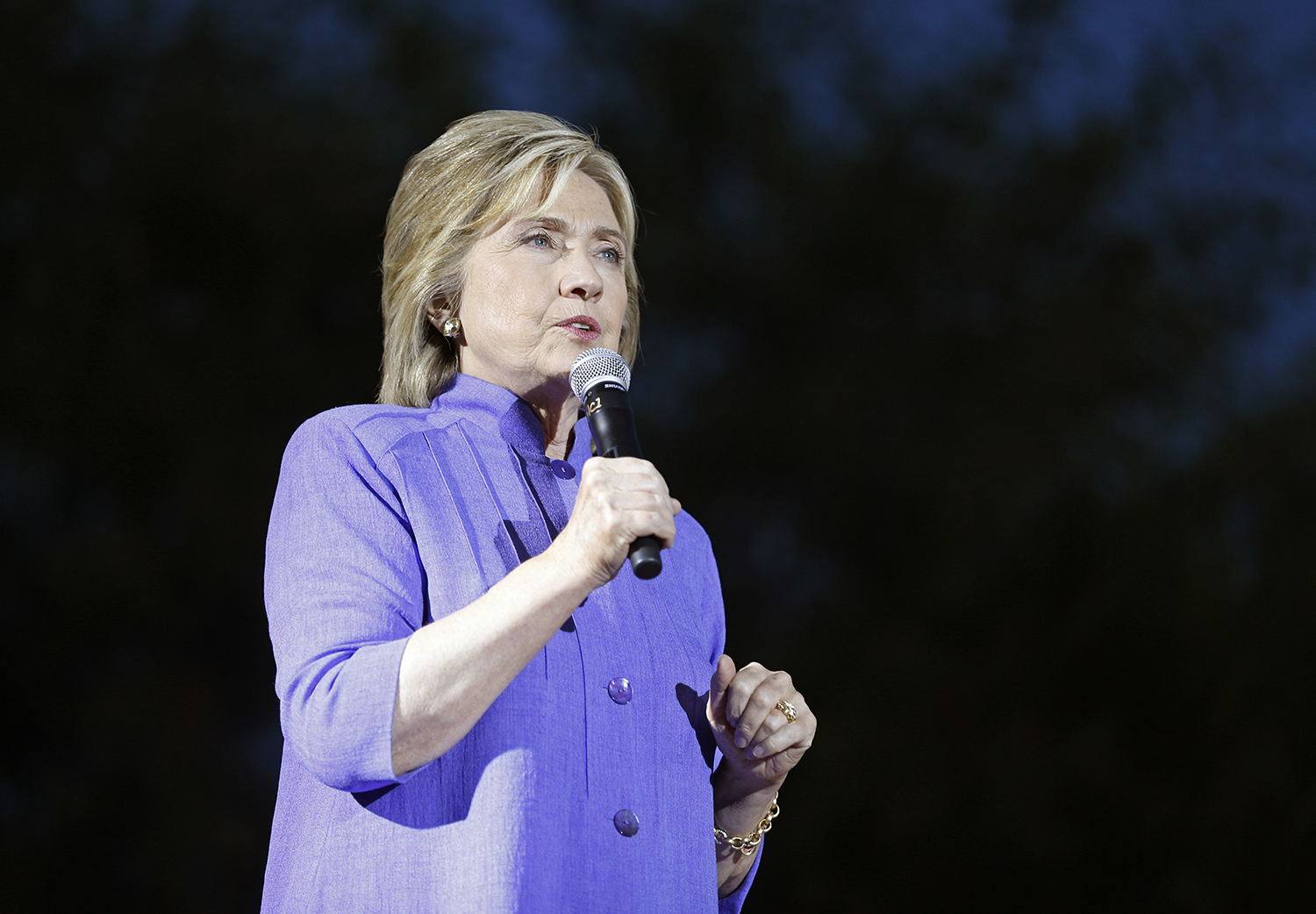 Clinton camp hits Trump again for ties to Russia