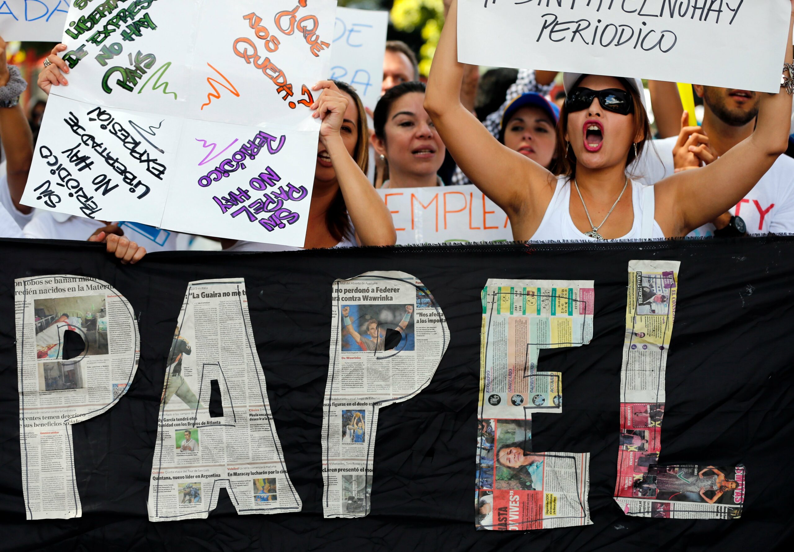 Venezuelan journalists protest over paper shortage