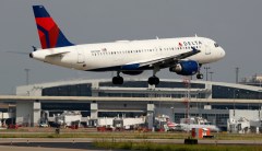 Delta puts 460 passengers on no-fly list after they refused to wear masks