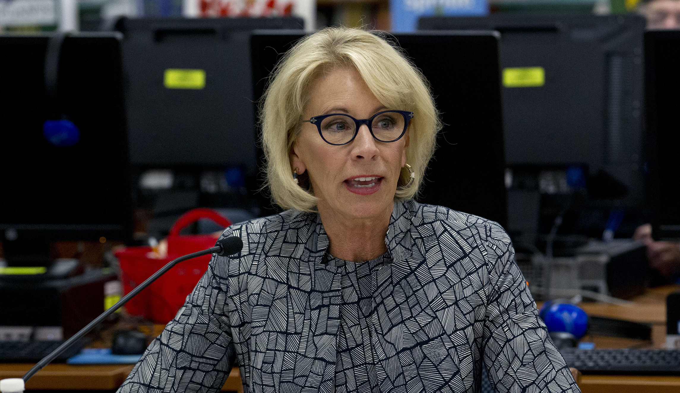 Betsy DeVos’ new sexual misconduct polices favor accused, schools: Report
