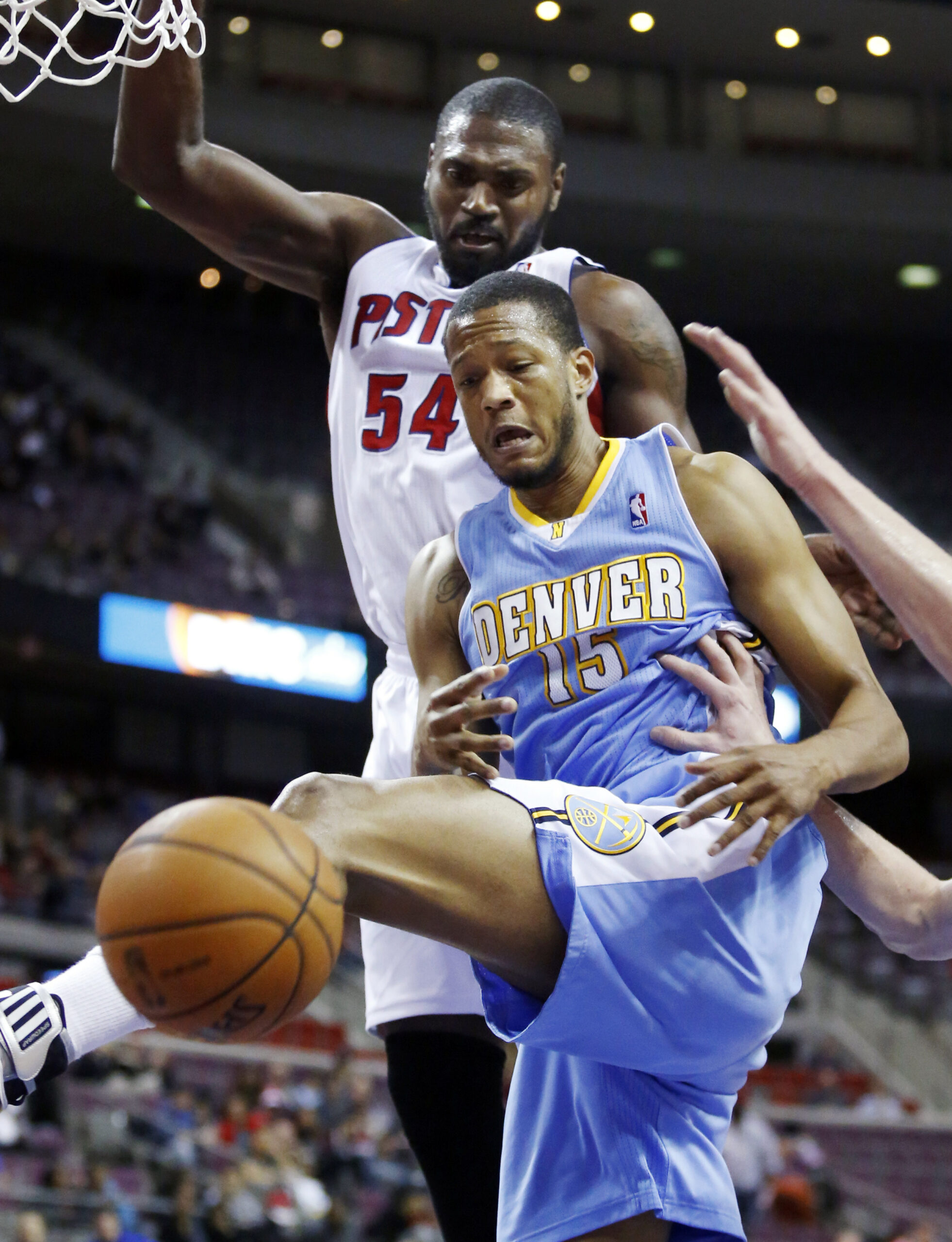 Lawson scores 26 to lead Nuggets over Pistons