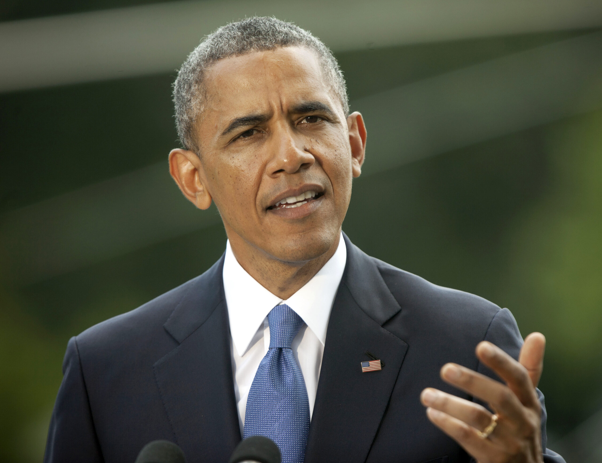 Obama to sign order extending LGBT protections