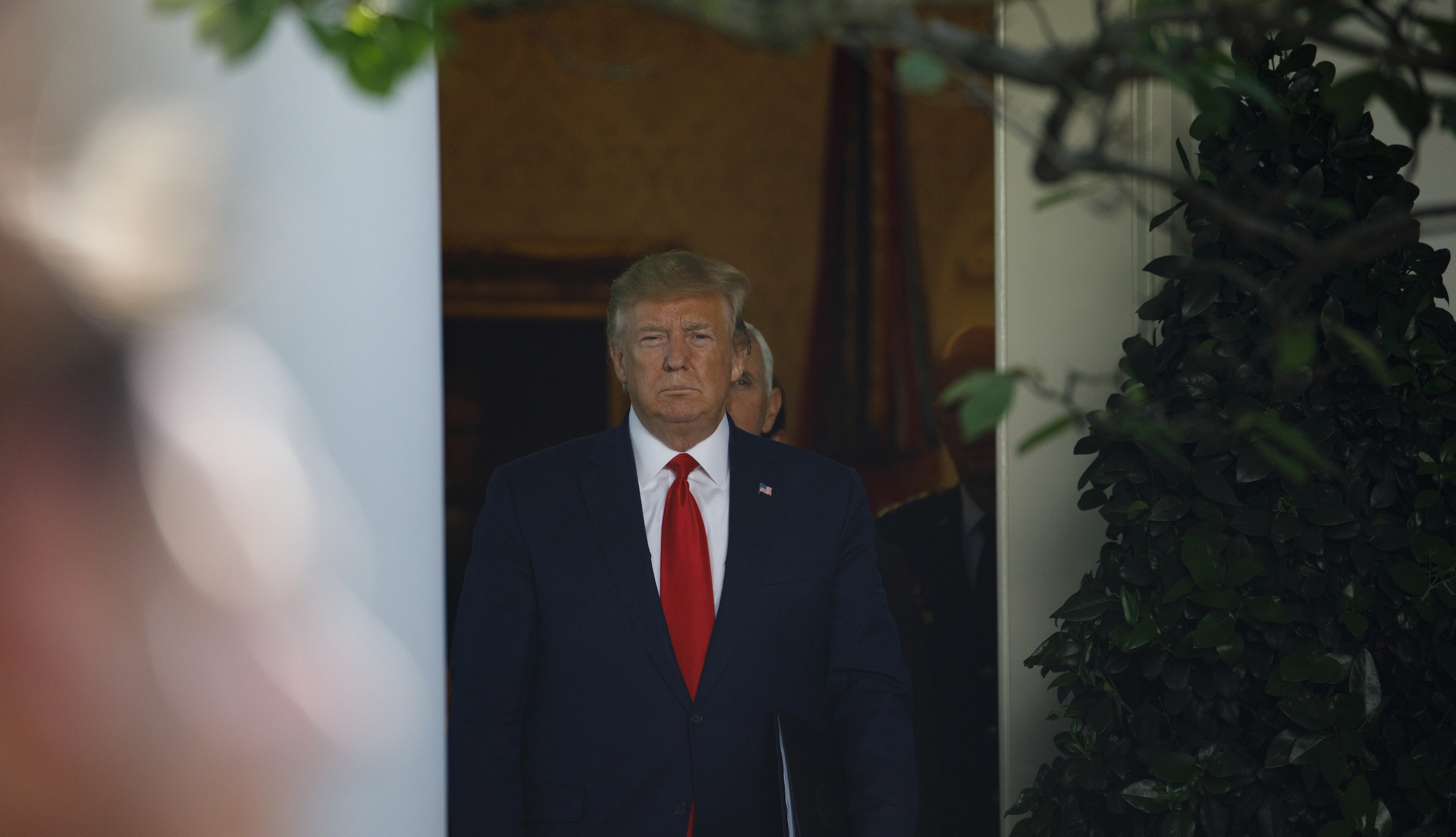 AP reporter: Trump ‘Feels like Fox’ should back him since he gets advice from Hannity, Carlson