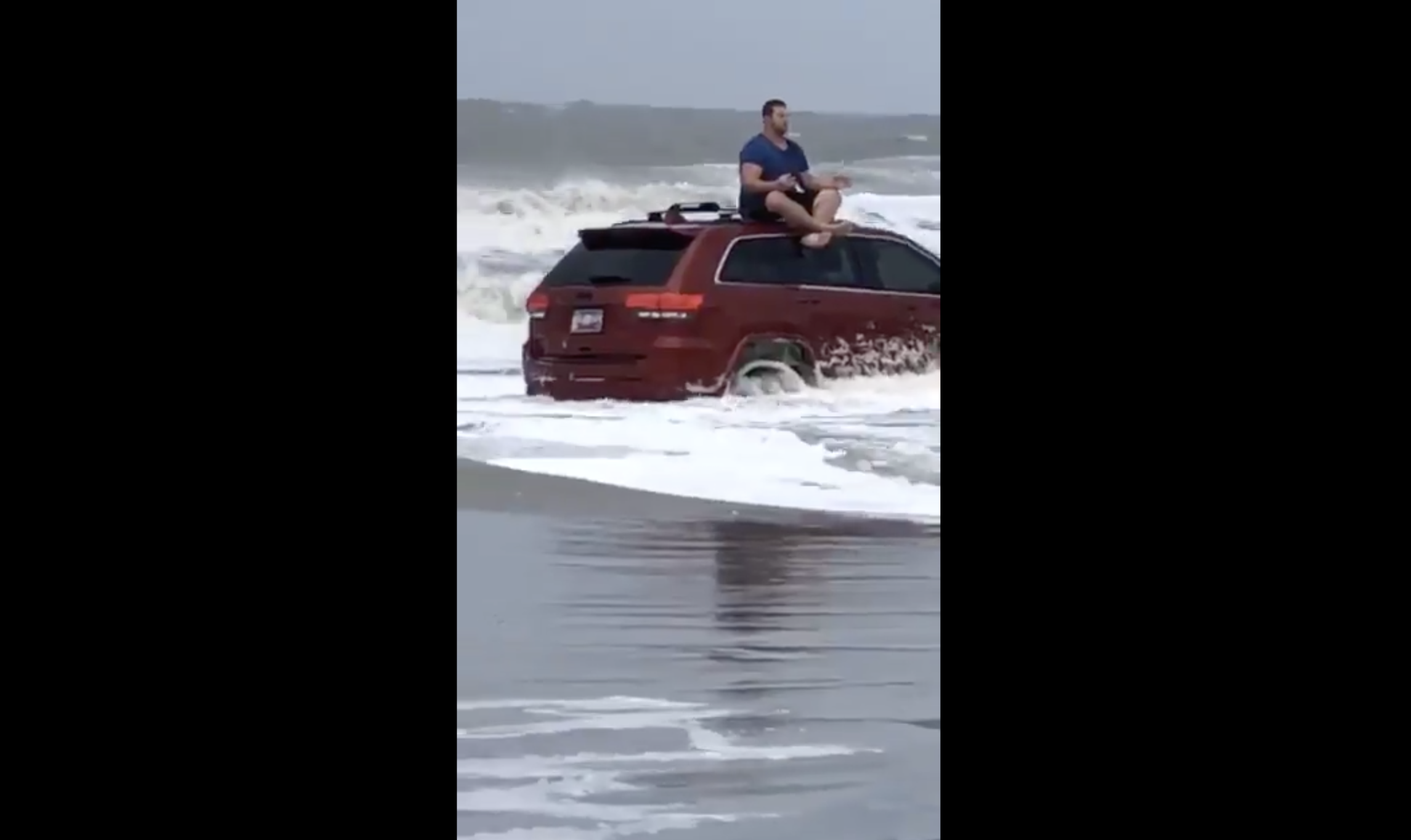 Abandoned Jeep stuck on Myrtle Beach becomes tourist trap as Hurricane Dorian hits