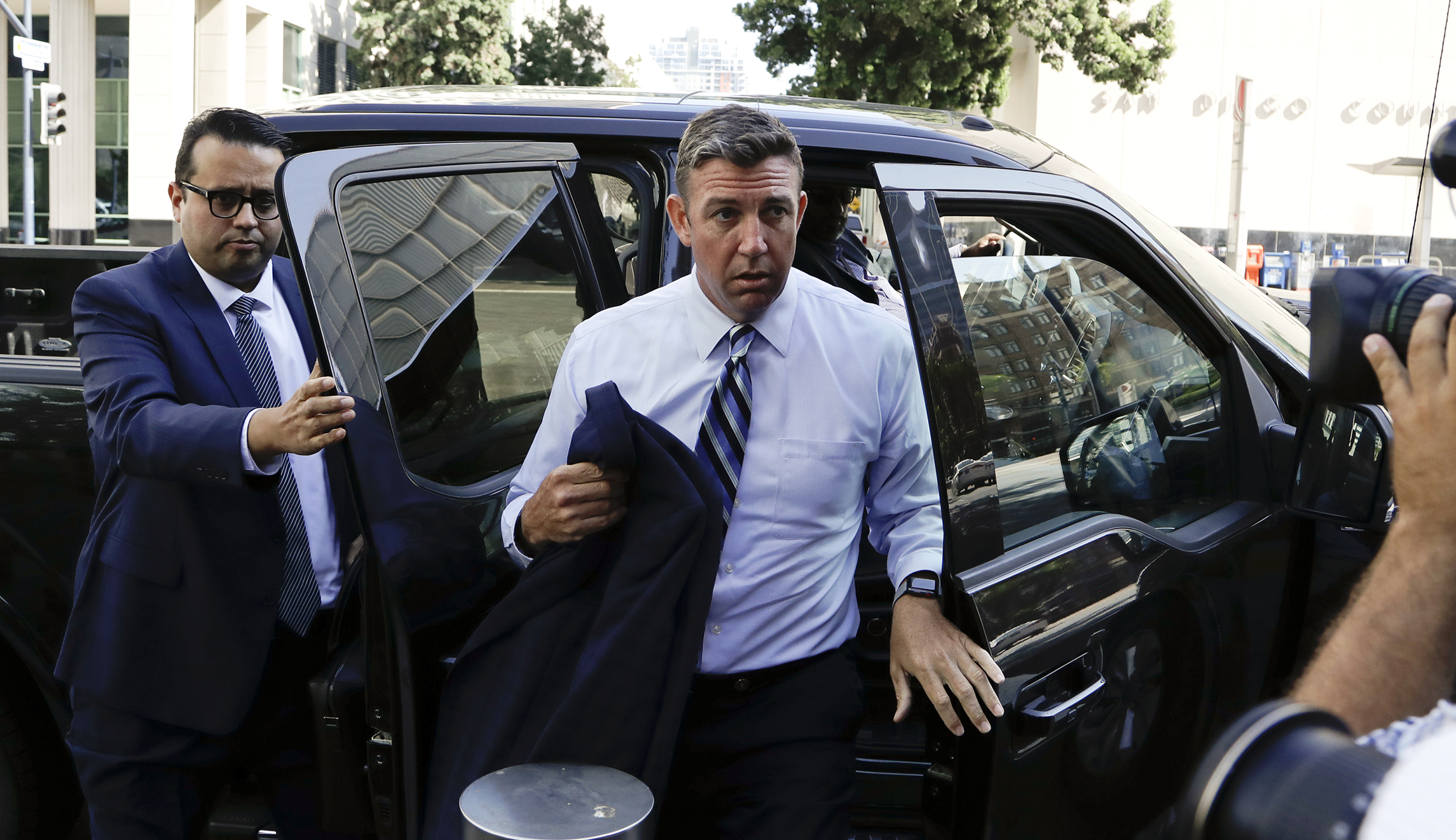 Duncan Hunter throws his wife under bus in campaign finance scandal