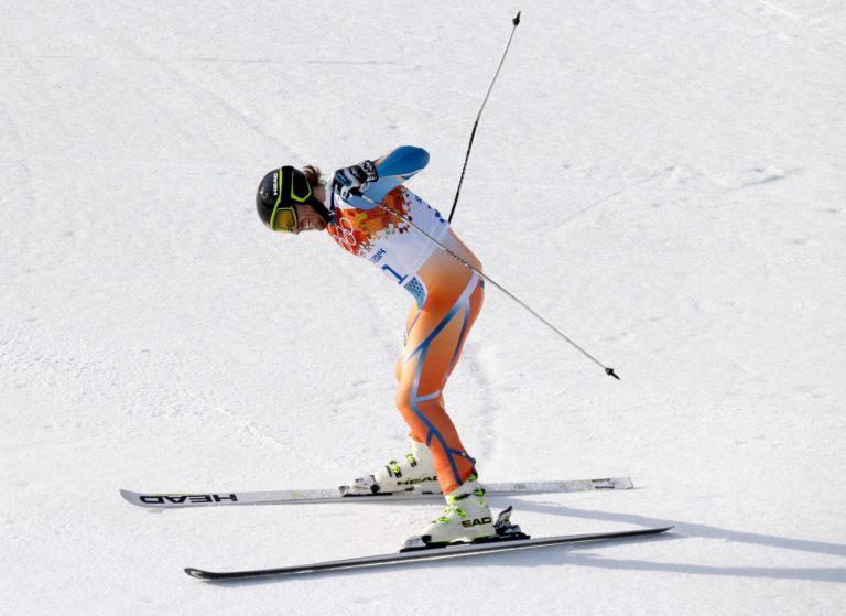 Norway's Kjetil Jansrud celebrates after his run in the men's super-G at the Sochi 2014 Winter Olympics, Sunday, Feb. 16, 2014, in Krasnaya Polyana, Russia.(AP Photo/Lee Jin-man)