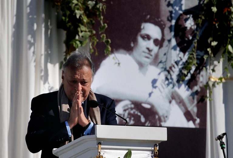   Conductor Zubin Mehta pays his respects during a memorial service for Indian Sitar maestro Ravi Shankar in Encinitas, Calif., Thursday, Dec. 20, 2012. Shankar was a master of the Indian sitar who collaborated with and influenced George Harrison, John Coltrane and other Western music icons. He lived in Encinitas for two decades and died last week at age 92. (AP Photo/Jae C. Hong)  