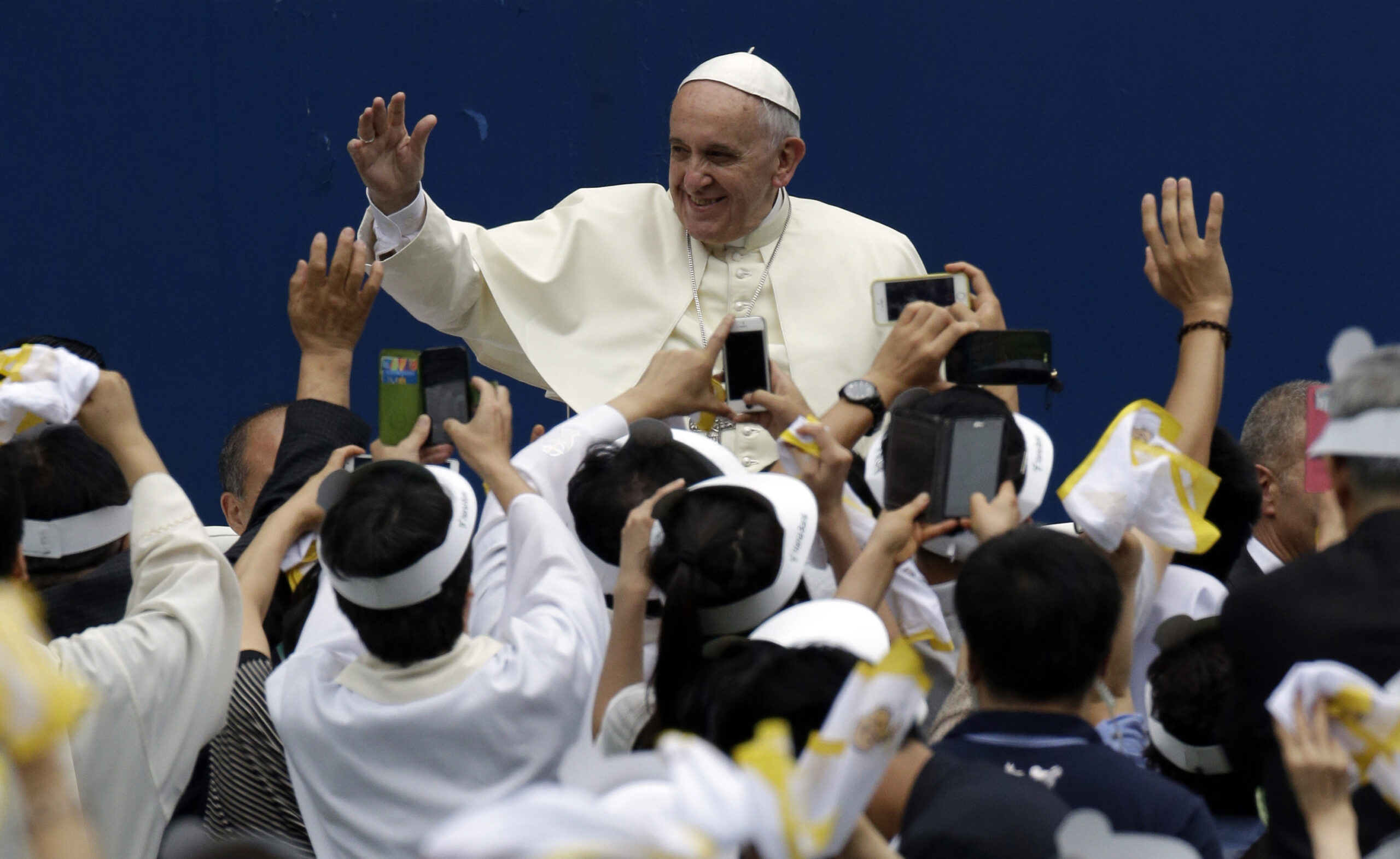 Papal visit underscores religious divide in Koreas