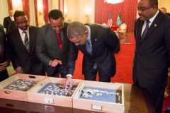 Obama shown evidence that he and Trump are distant relatives