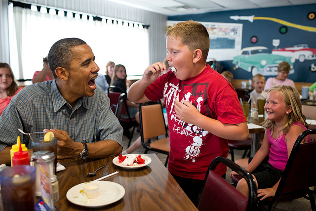 At a campaign stop, Obama feeds a kid strawberry pie