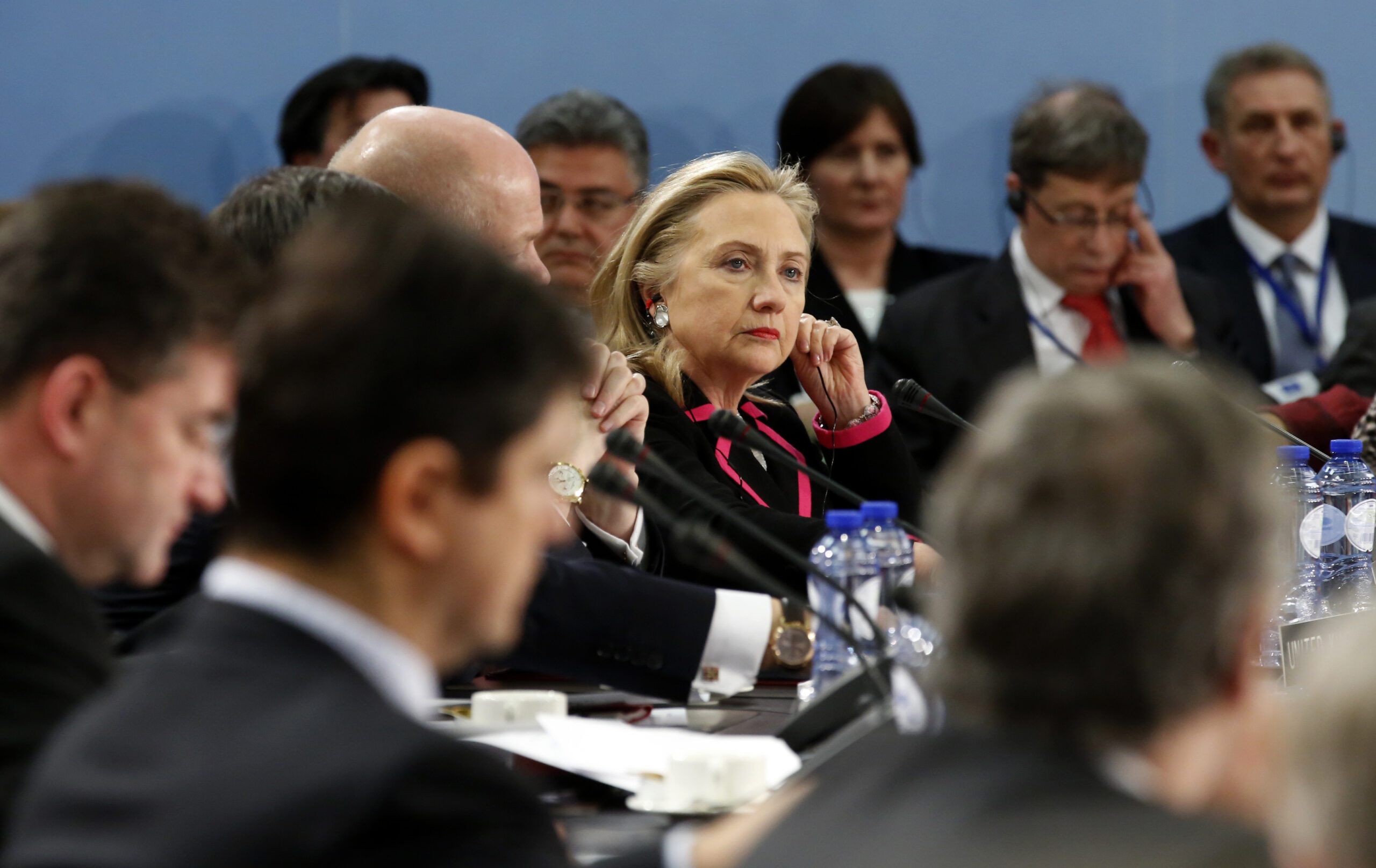 Clinton urges wider pressure on North Korea