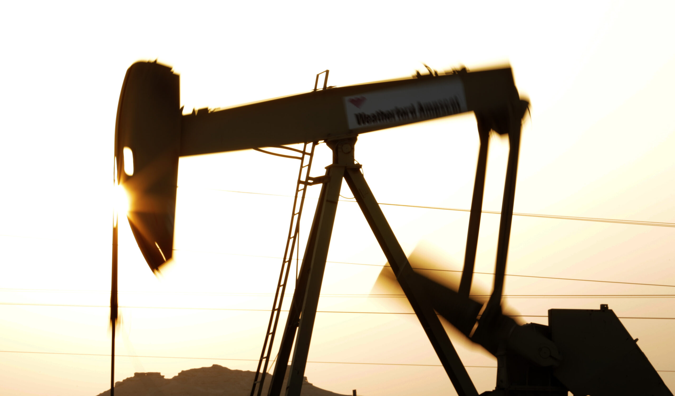 House passes bill lifting oil export ban