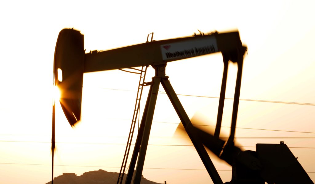 House passes bill lifting oil export ban
