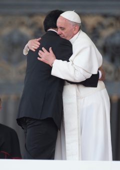 Pope leads pep rally at Vatican, meets with Angela Merkel