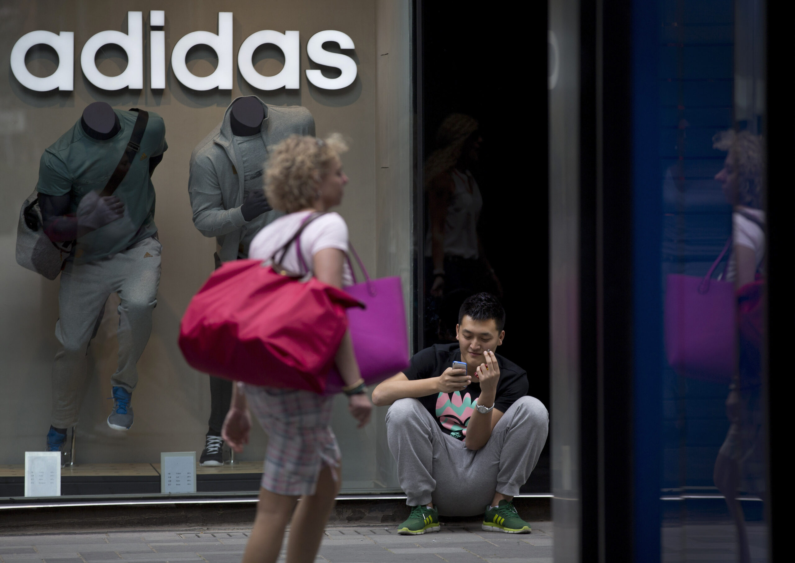 China manufacturing shrinks for 4th month