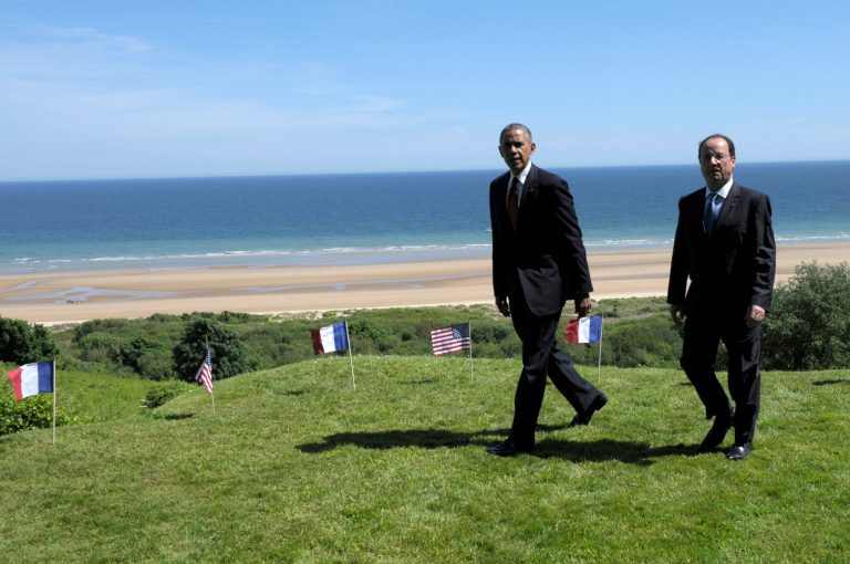 US President Barack Obama, left, and  French President Francois Hollande look out over Omaha beach during a joint French-US D-Day commemoration ceremony at the Normandy American Cemetery and Memorial in Colleville-sur-mer, Normandy, France, Friday June 6, 2014, marking the 70th anniversary of the World War II Allied landings in Normandy. (AP Photo/Alain Jocard, pool)