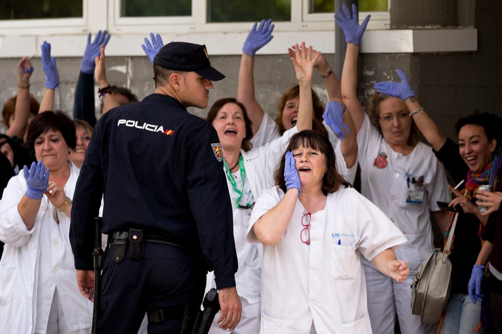 Ebola News Guide: Deaths keep rising; world reacts