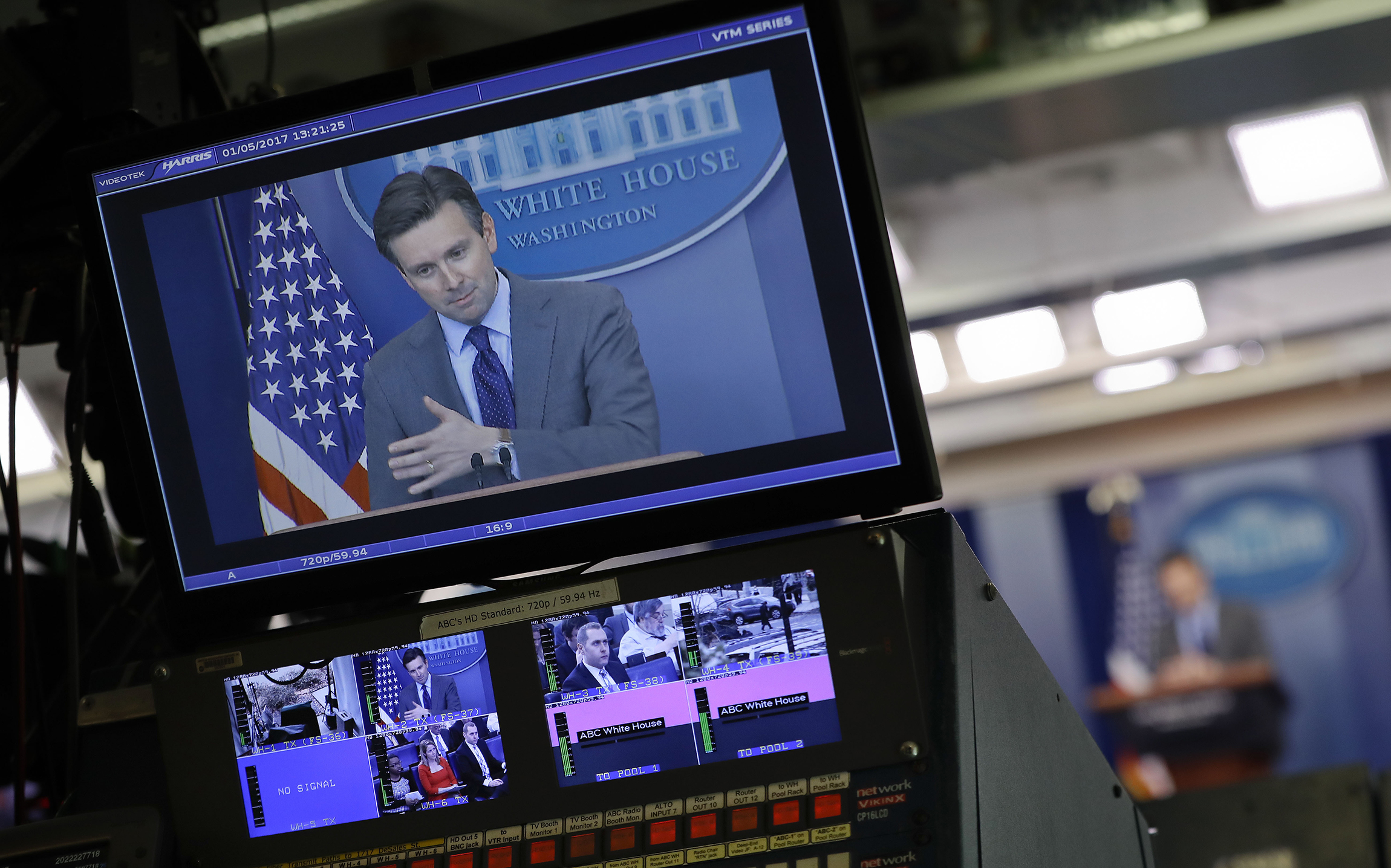 White House dodges questions on leaks to NBC