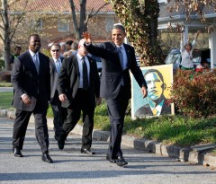 Obama kicks into campaign mode