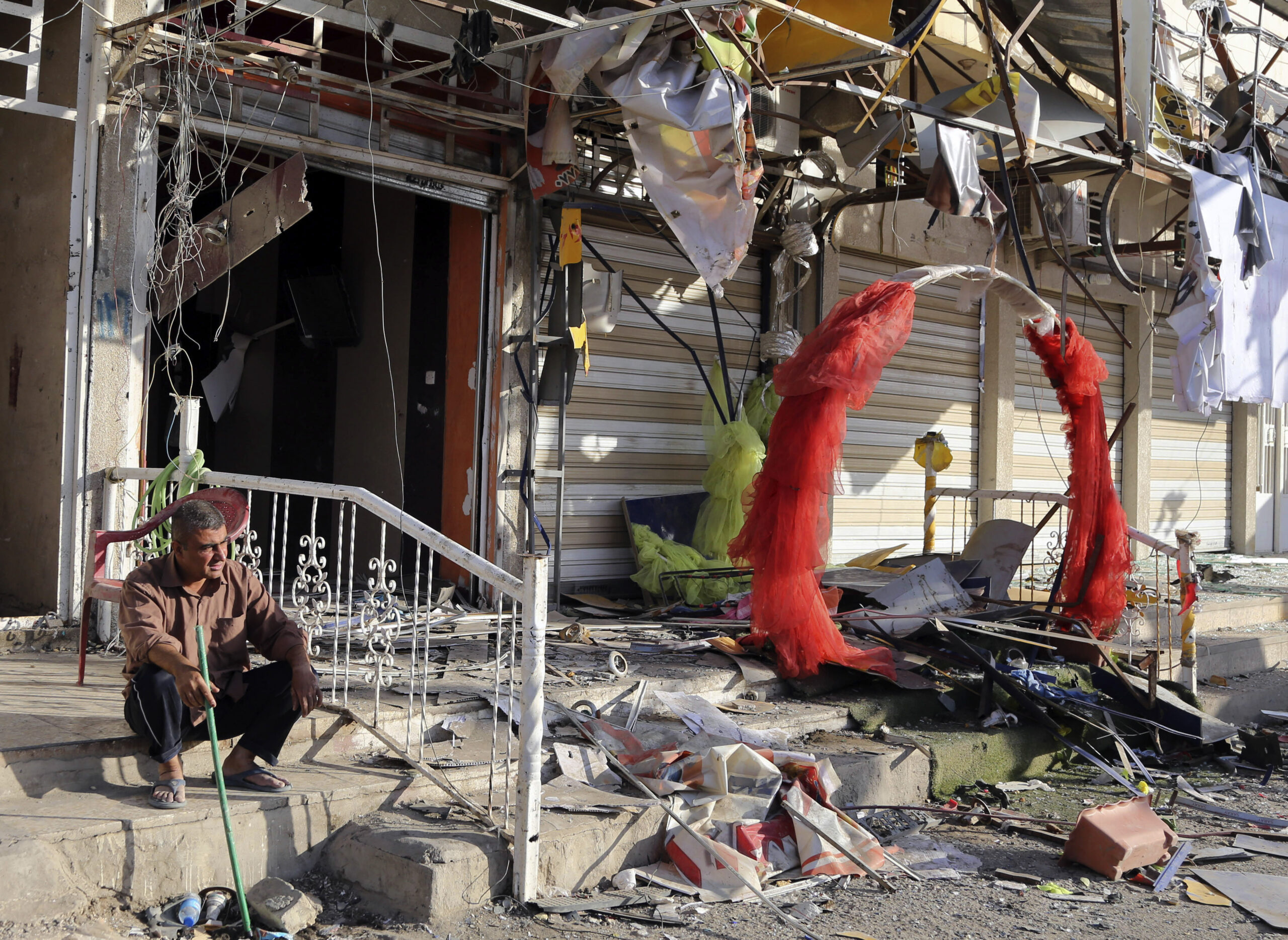 Gunmen storm Iraqi military barracks, killing 20