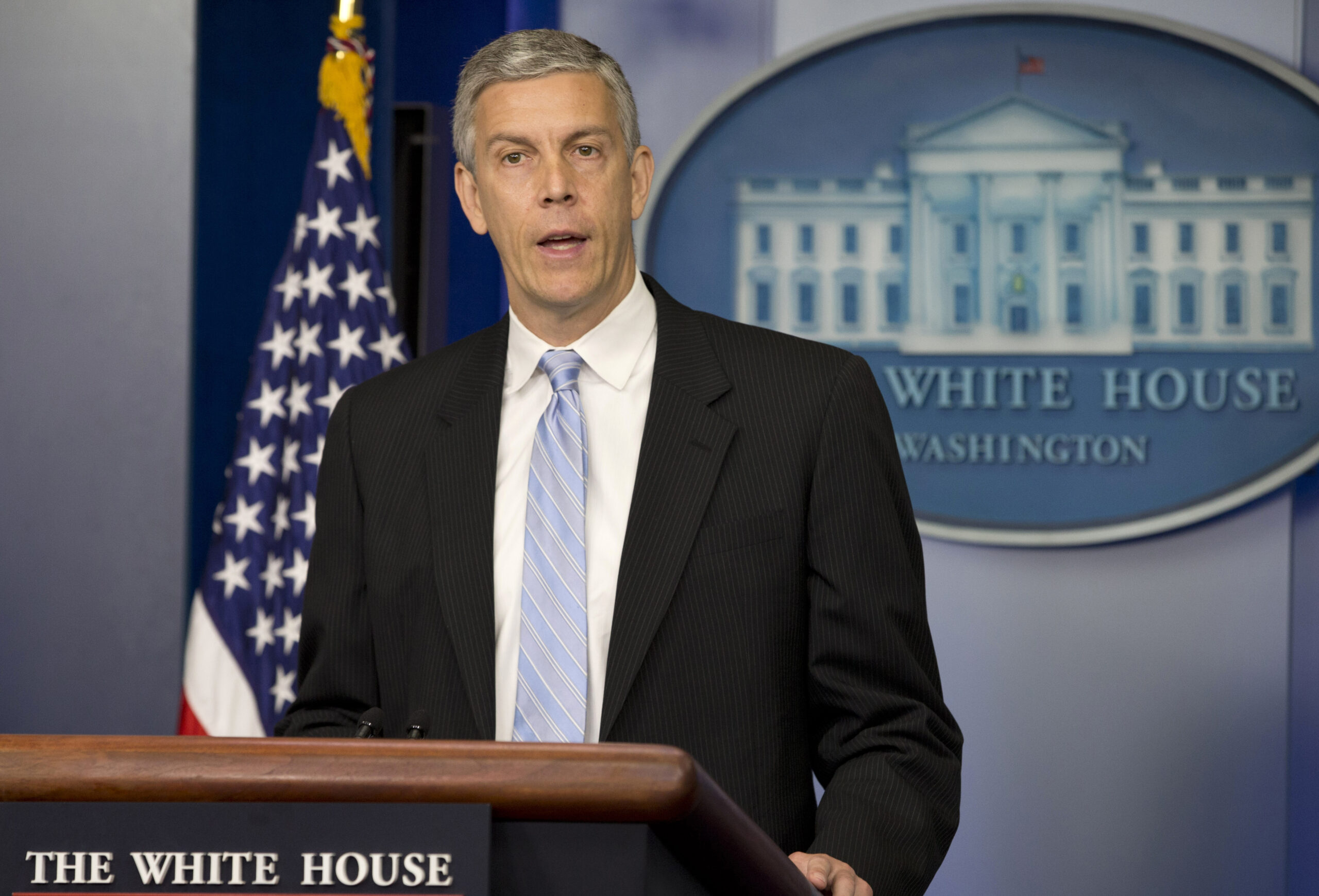 Secretary of education admits failures on eve of retirement