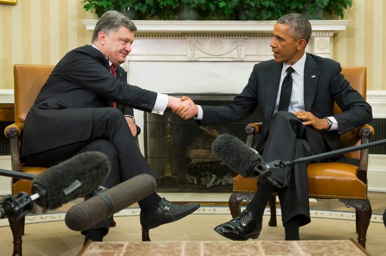 President Barack Obama, right, meets with Ukrainian President Petro Poroshenko in the Oval Office of the White House, on Thursday, Sept. 18, 2014, in Washington. (AP Photo/Evan Vucci)
