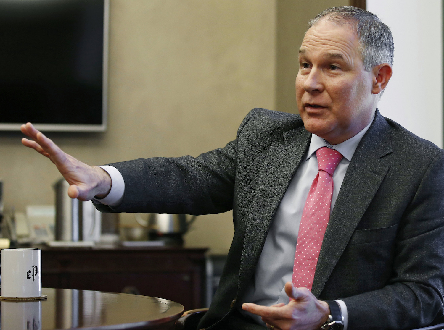 Dems prod EPA’s Pruitt to recuse himself from climate lawsuit