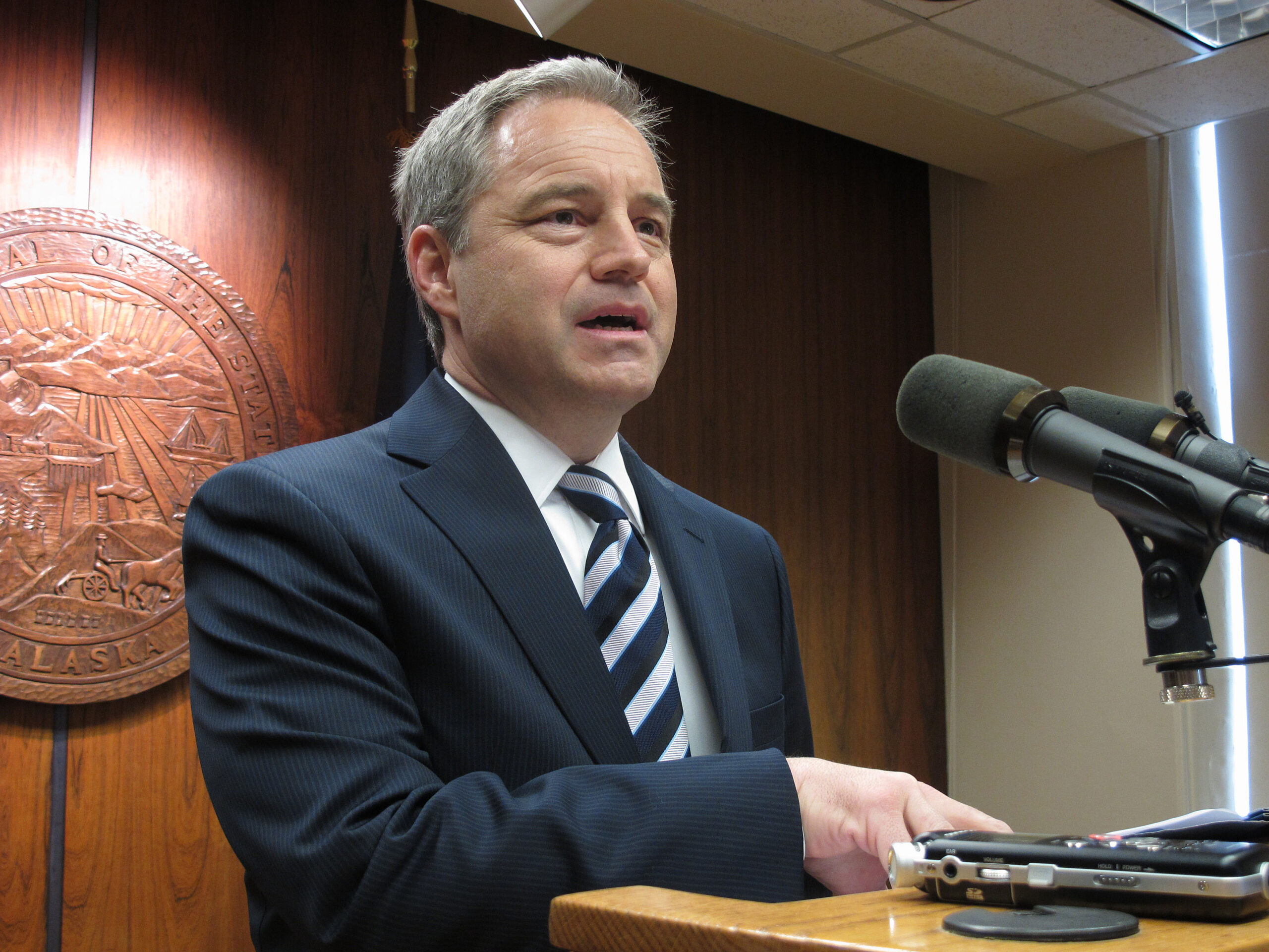 Alaska governor unveils new plan for gas pipeline