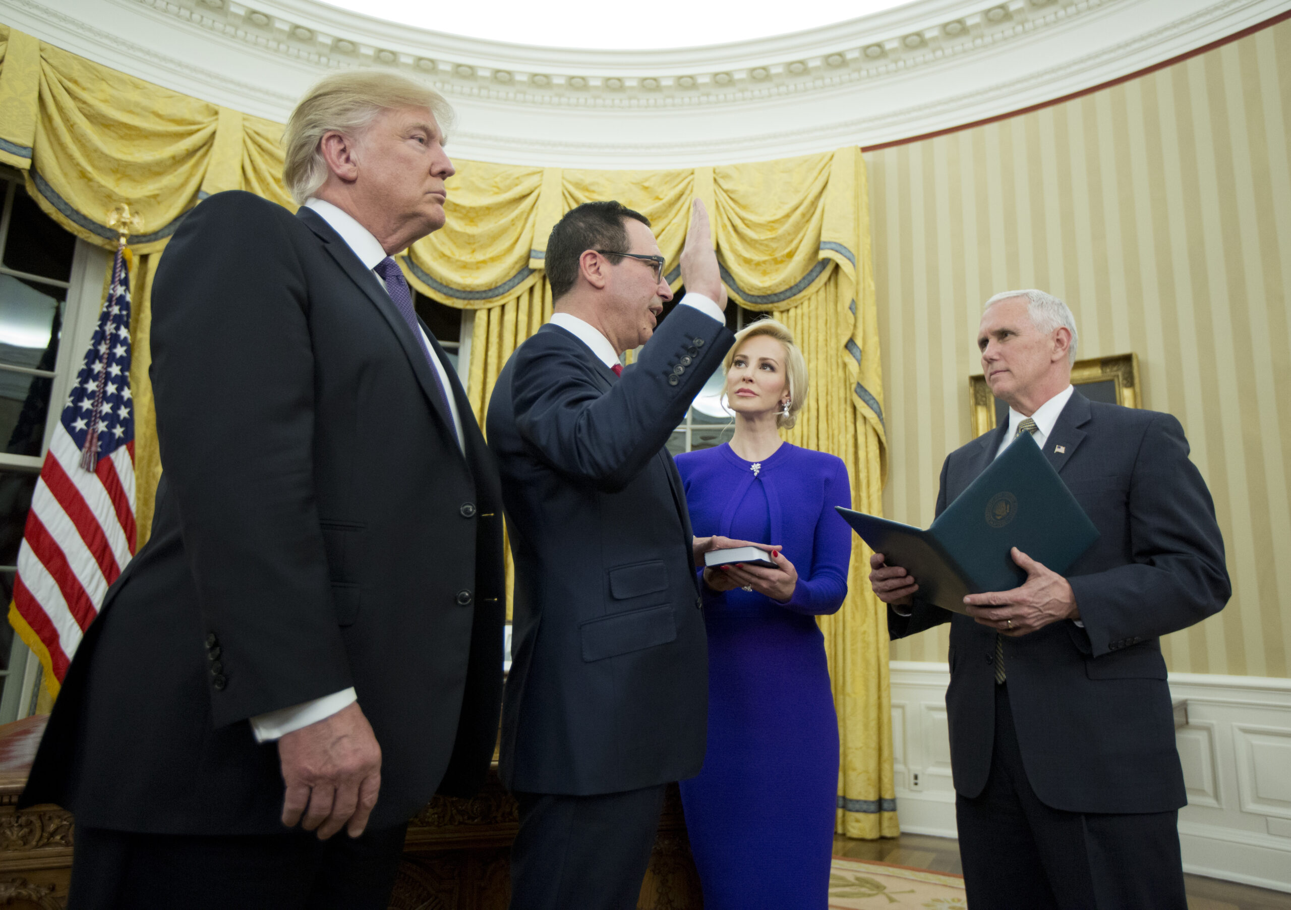 Mnuchin promises to ‘make America great again’ in Treasury swearing-in