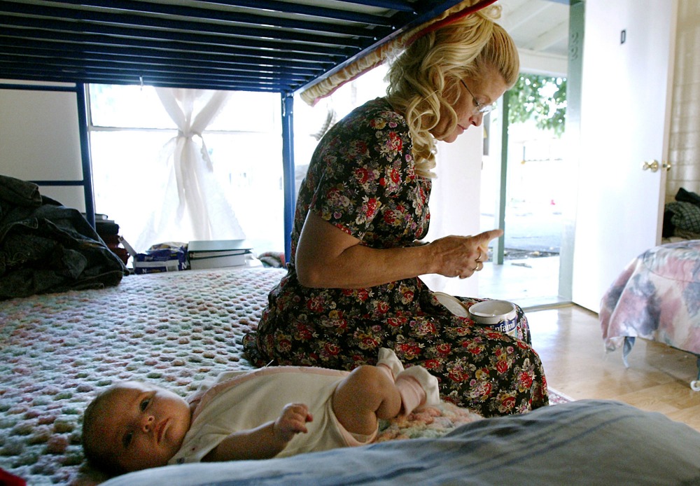 Bipartisan anti-heroin plan helps women, babies