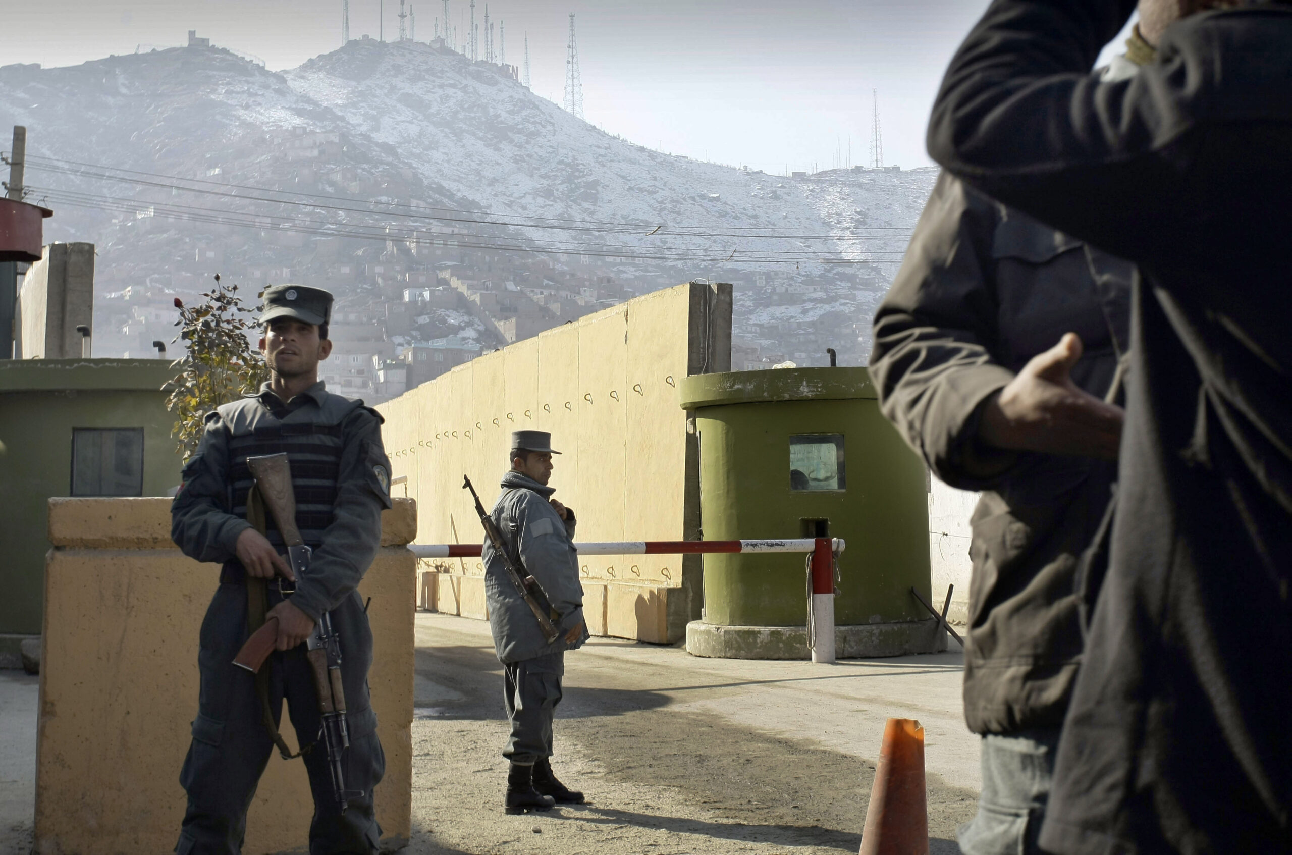 Afghan bomber attacks near major US base