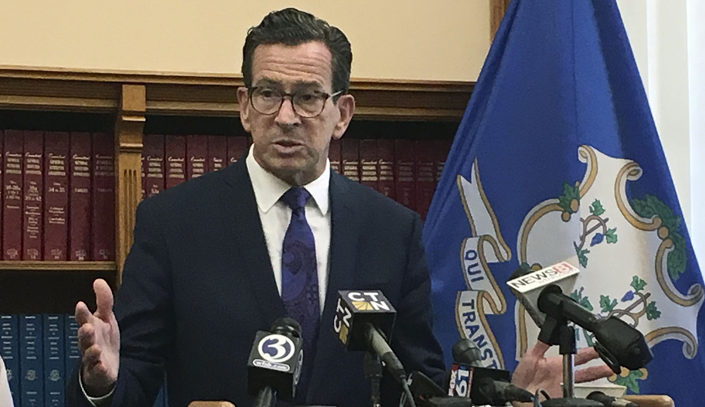 Connecticut Gov. Dan Malloy raises Haiti flag at residence