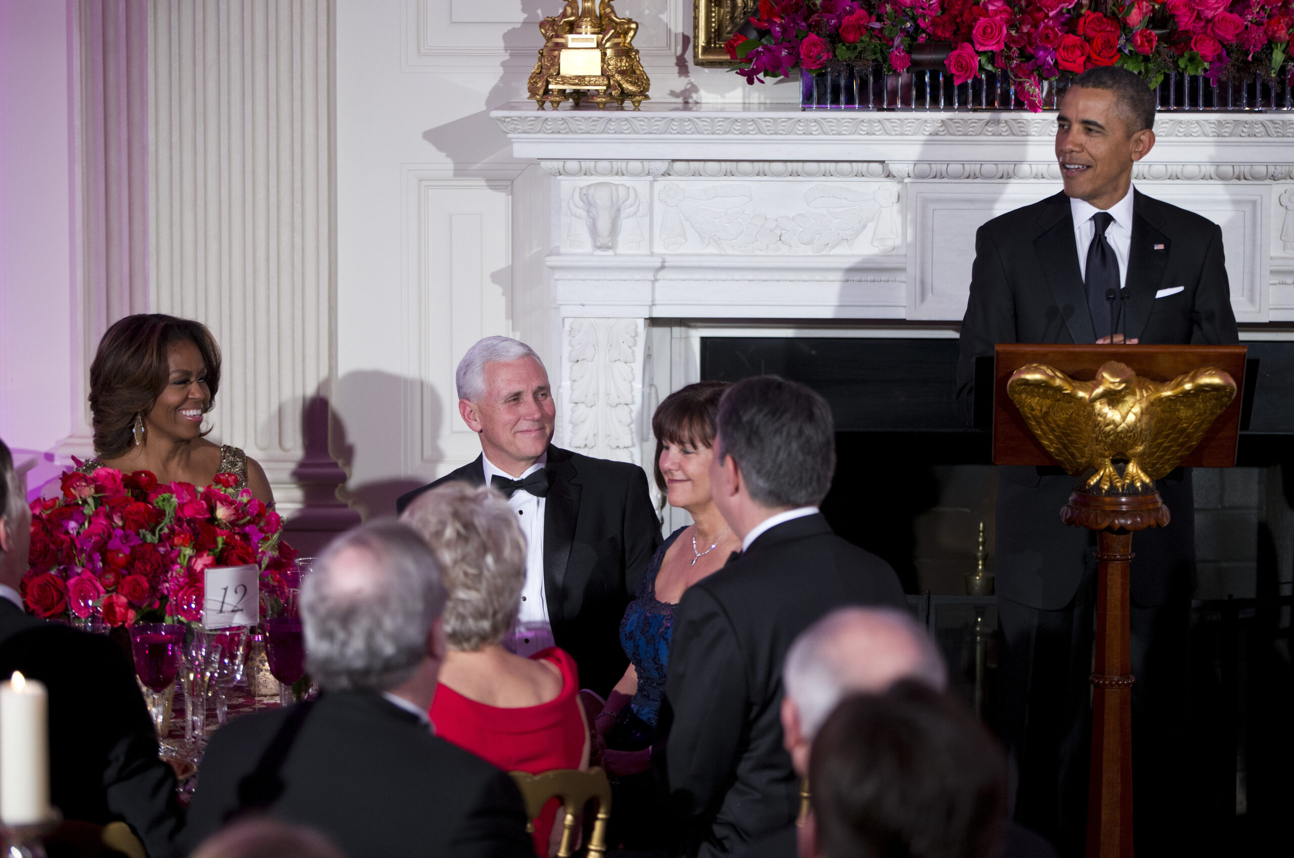 Obama woos governors on economic agenda
