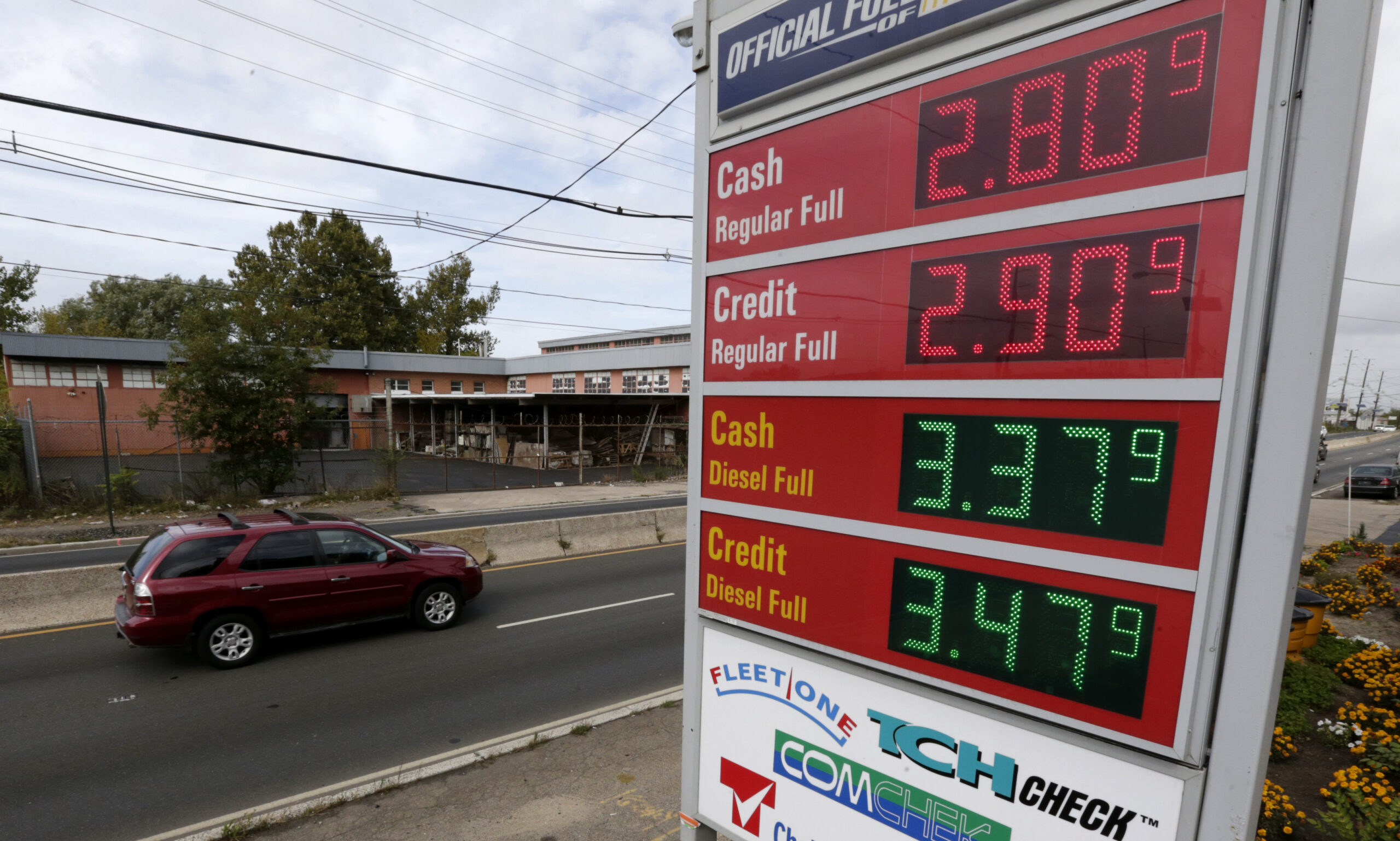 Jack Lew: Falling oil prices good for U.S., trouble for other producers