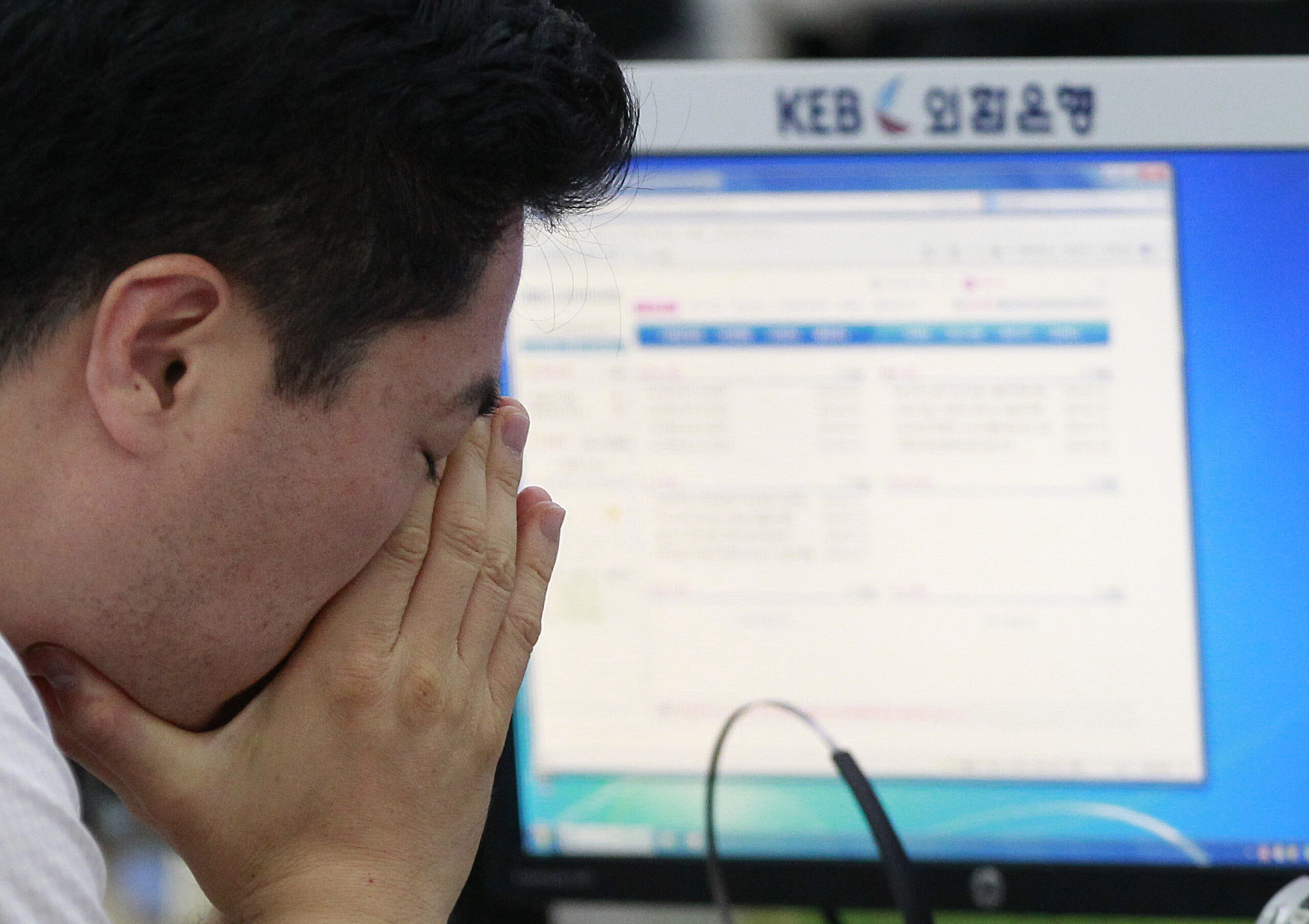 Markets steady after Portuguese bank scare