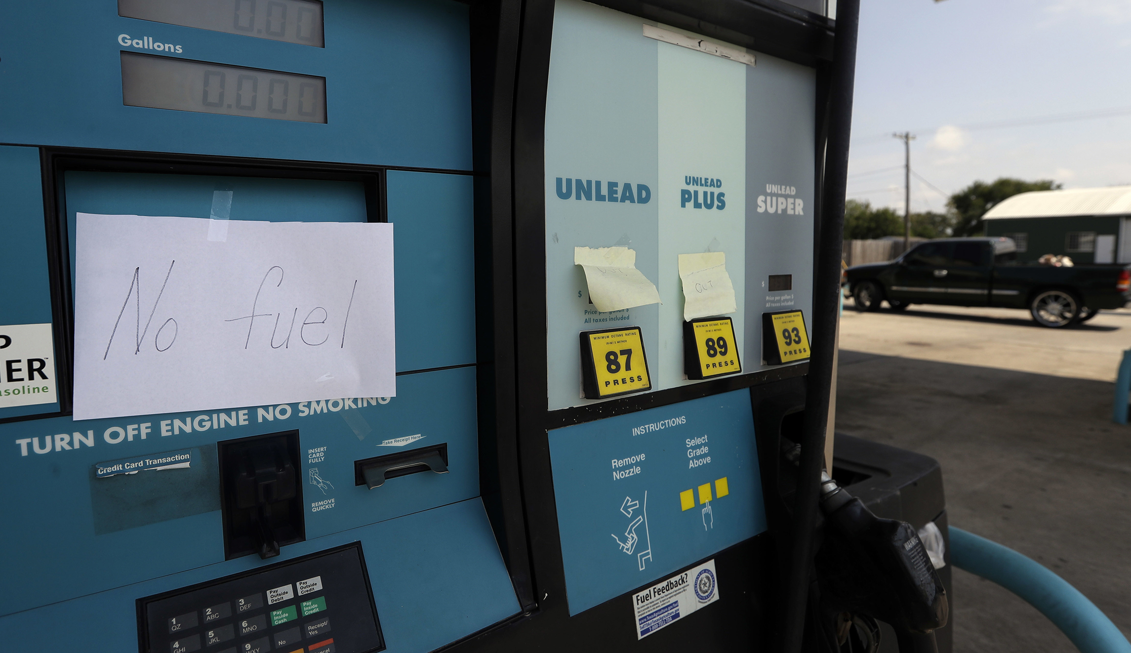 Energy Secretary Rick Perry dumps 3.5 million gallons of oil into market in response to high fuel prices